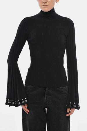 Rippenpullover aus Schurwolle mit Glockenärmeln und Ösen-Details