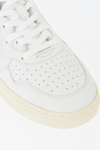 Mid-Top MEDALIST Sneaker aus Leder in Uni mit Fellfutter