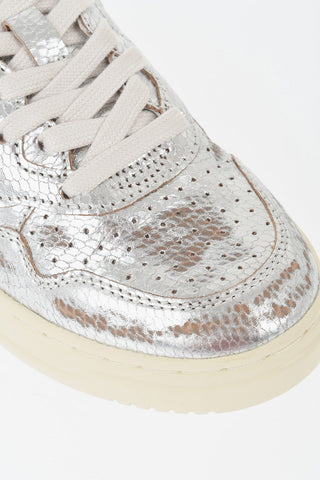 Niedrige Sneaker MEDALIST aus Metallic-Leder mit Schlangeneffekt