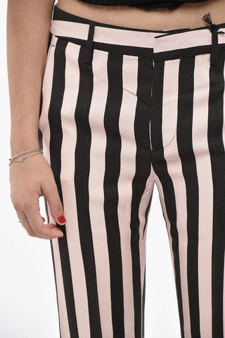 Gestreifte Ausgestellte Hose