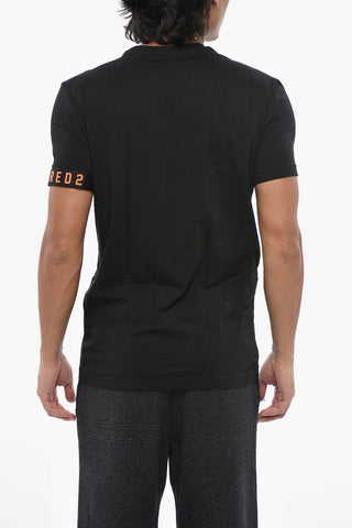 Unifarbenes Untershirt mit Stick-Logo auf dem Ärmel