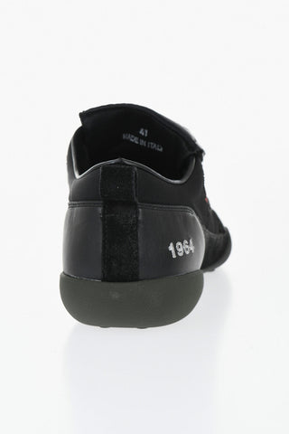 Einfarbige Sneaker aus Stoff