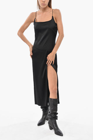 Slipkleid aus Satin mit Logo-Detail in Goldoptik
