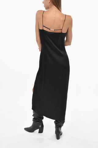 Slipkleid aus Satin mit Logo-Detail in Goldoptik