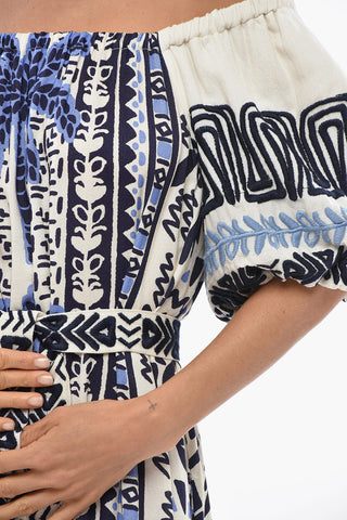 Maxikleid mit ausgestelltem Schnitt, U-Boot-Ausschnitt und Reliefstickereien