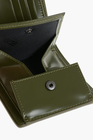 Portafoglio Bifold in Pelle con Dettaglio Iconico
