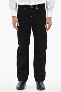 Straight-Leg-Jeans in dunkler Waschung mit gehämmertem Lederpatch 22cm