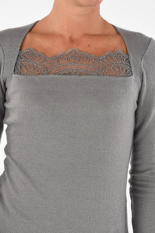 kint top with lace