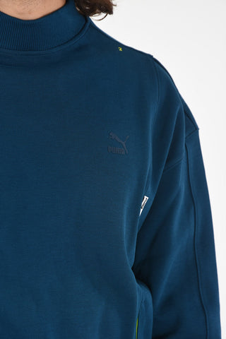 Turtle-neck sweatshirt