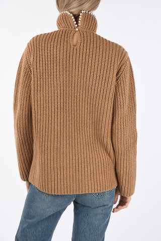 maglia collo alto in Cashmere crochet con ricami in perline