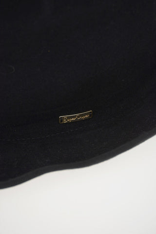 Oversize hat with lapin