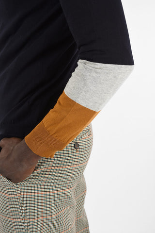 ROUND NECK SWEATER