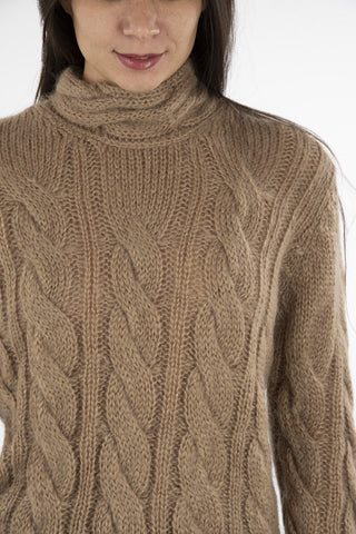 cable knit V-shape sweater