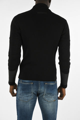 turtle-neck sweater With applications