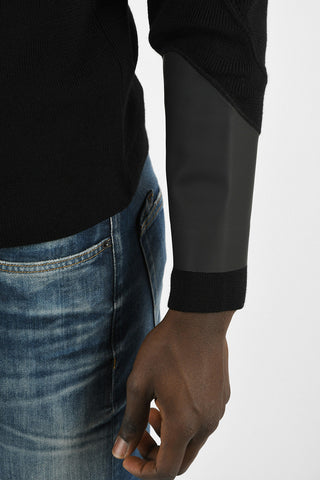 turtle-neck sweater With applications