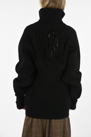 MM0 Sweater with Pockets Front 