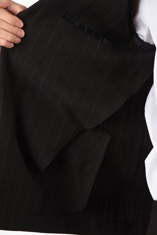 MM14 no vent peak lapel pinstriped 2-button suit