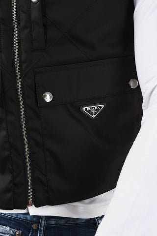 full zip sleeveless jacket