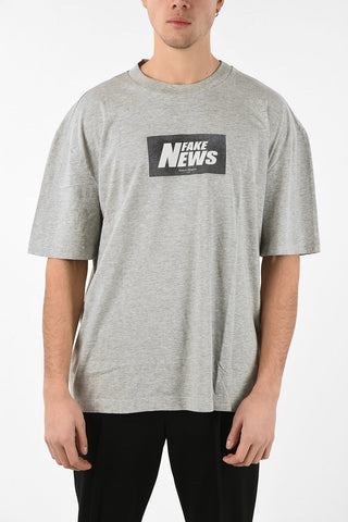 MM10 RELAXED FIT CONTRASTING PRINTED GRAHIC FAKE NEWS T-SHIRT