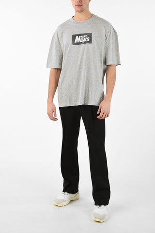 MM10 RELAXED FIT CONTRASTING PRINTED GRAHIC FAKE NEWS T-SHIRT
