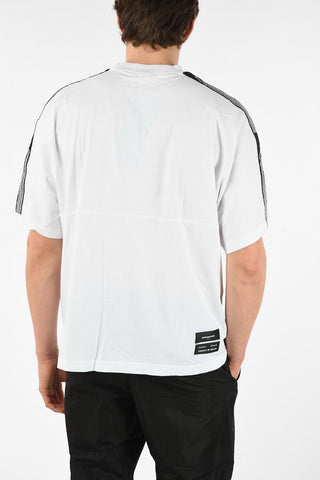 T-Shirt Oversize COUNTY TAPE in Cotone con Bande Stampate