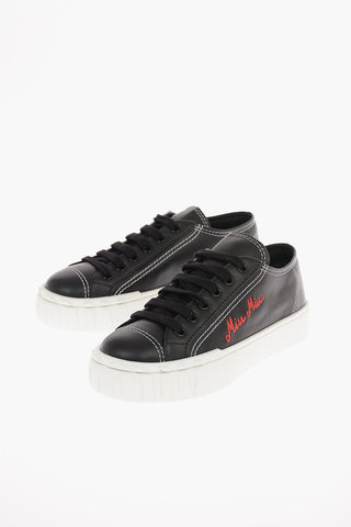 Sneakers in Pelle con Logo Ricamato