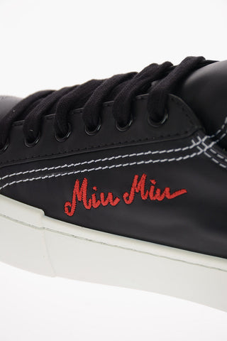 Sneakers in Pelle con Logo Ricamato