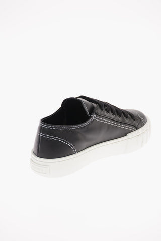 Sneakers in Pelle con Logo Ricamato