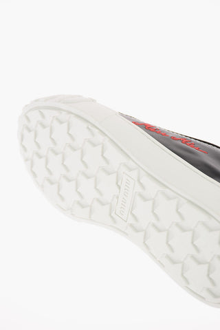 Sneakers in Pelle con Logo Ricamato