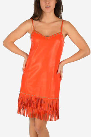 vestito in pelle e spaghetti strap con frange e borchie	