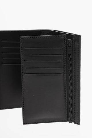 MM11 Grained Leather Folding Wallet with Zipped Detail