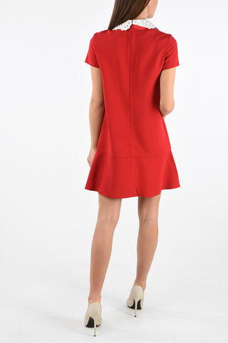 Mini Dress a Maniche Corte con Collo Ricamato e Fiocco 