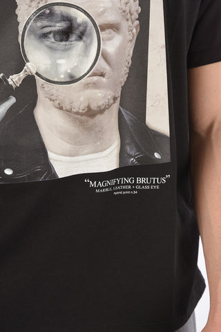 Crewneck MAGNIFYING BRUTUS T-Shirt