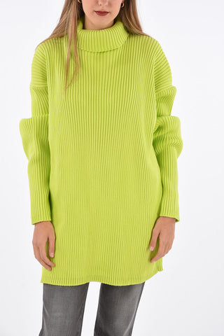 maglia a coste collo alto oversize fit