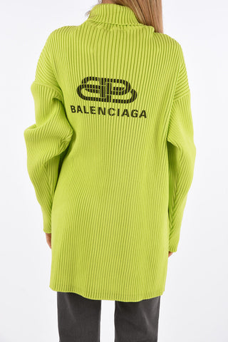 maglia a coste collo alto oversize fit