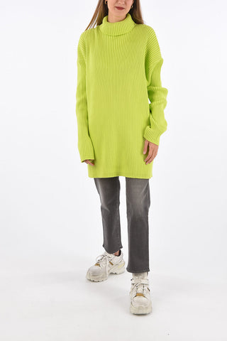 maglia a coste collo alto oversize fit
