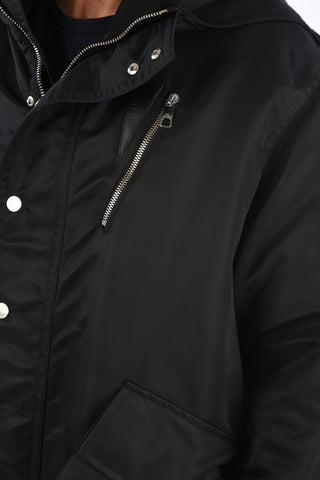 Giubbotto Oversize Fit con Cappuccio e Bottoni automatici  