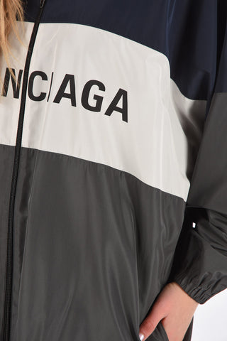 Oversized outerwear jacket with zip closure