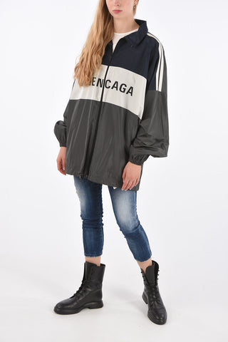 Oversized outerwear jacket with zip closure