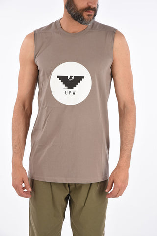 crew-neck sleeveless t-shirt