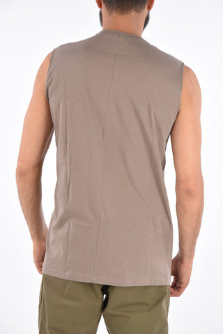 crew-neck sleeveless t-shirt