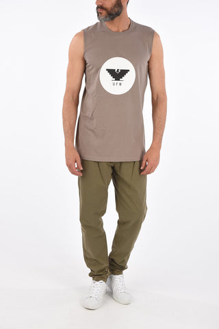 crew-neck sleeveless t-shirt