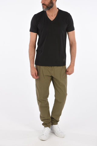 t-shirt in cotone scollo a v