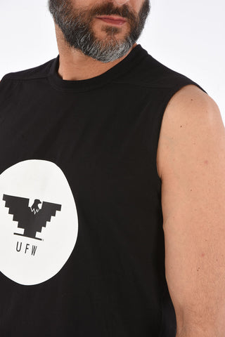 crew-neck sleeveless t-shirt