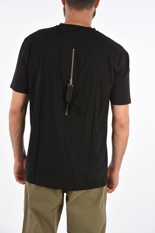 crewneck t-shirt with back-zip fastening