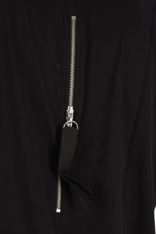 crewneck t-shirt with back-zip fastening