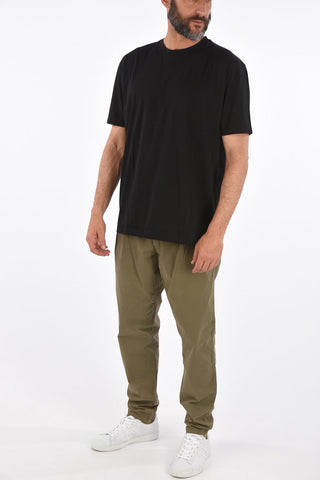 crewneck t-shirt with back-zip fastening