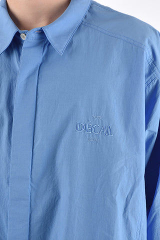 spread collar hidden closure shirt