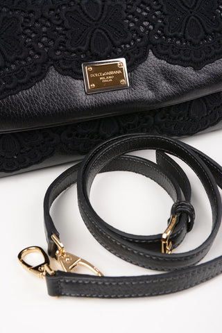 Bauletto in pelle con ricamo crochet