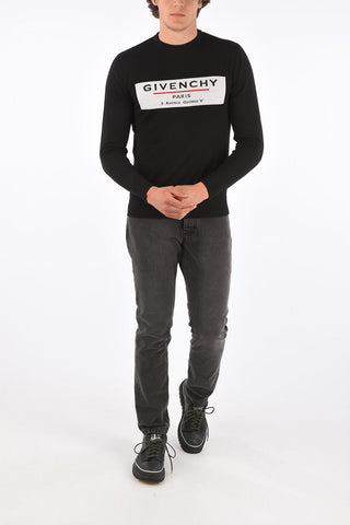 Light crew-neck sweater with embroidery